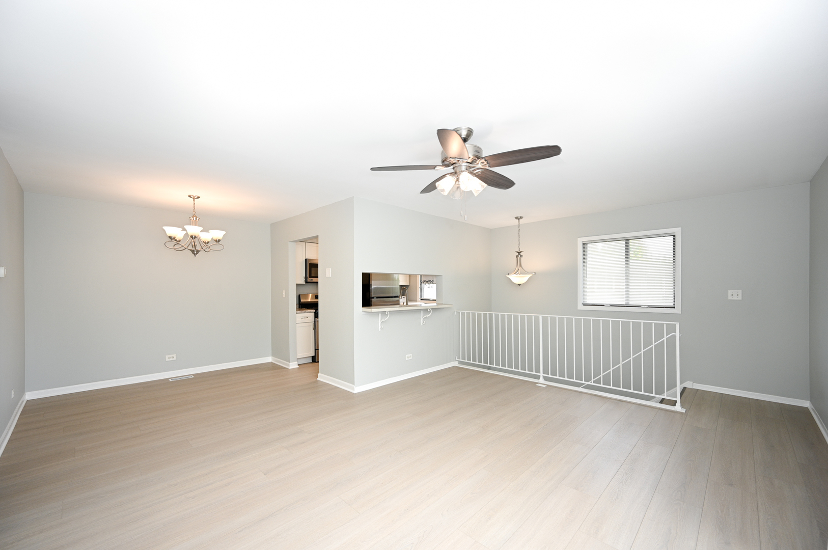 2S723 Winchester Circle #4, Warrenville, IL 60555