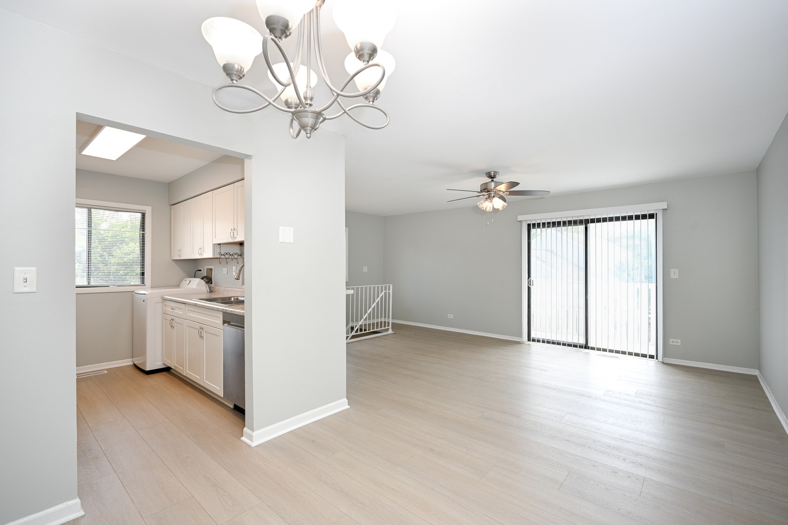 2S723 Winchester Circle #4, Warrenville, IL 60555