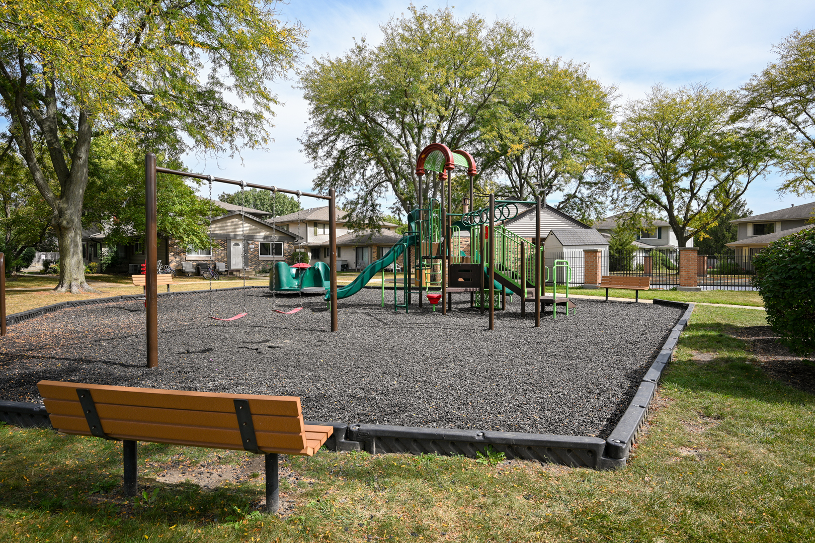 2S723 Winchester Circle #4, Warrenville, IL 60555