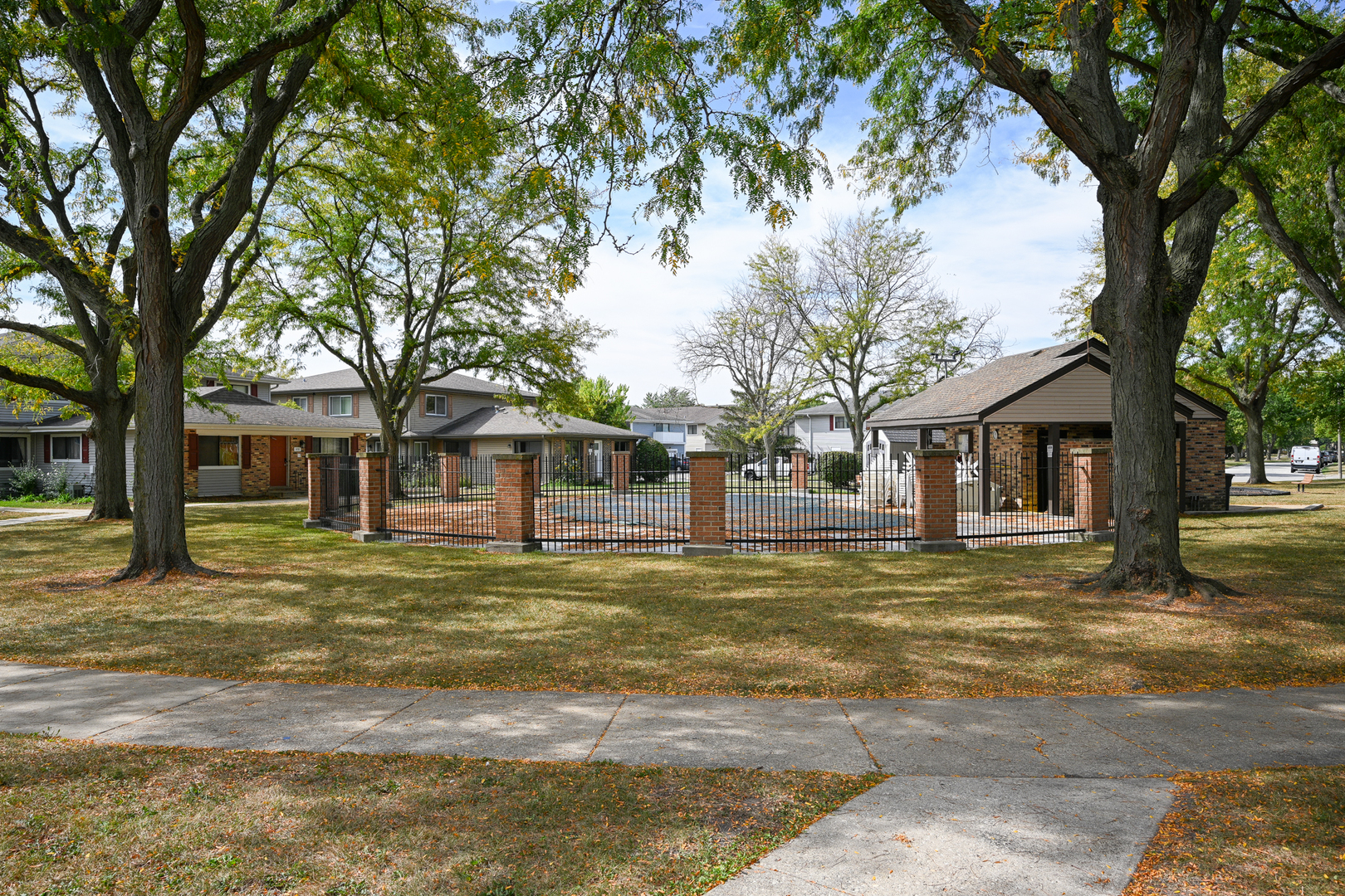 2S723 Winchester Circle #4, Warrenville, IL 60555