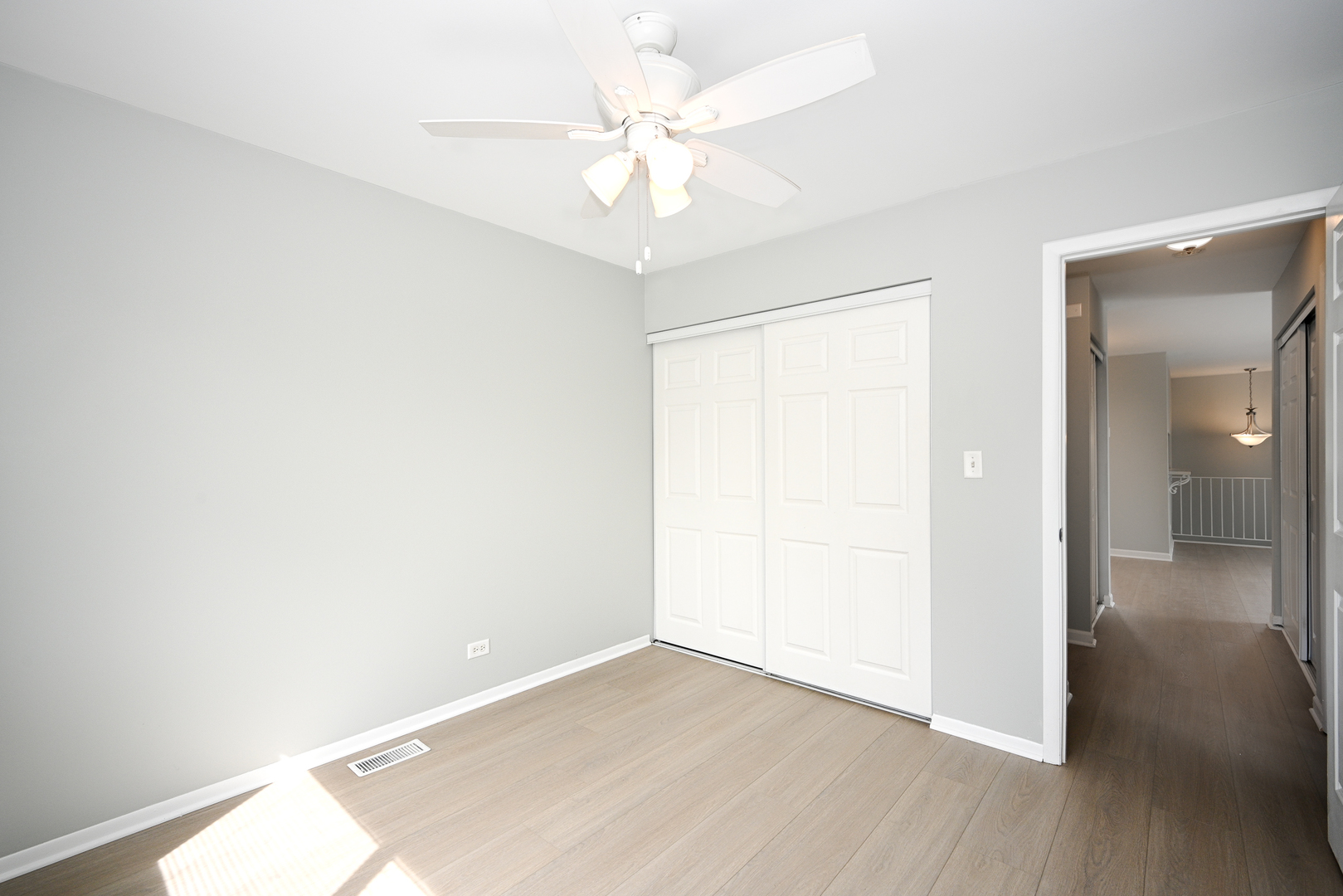 2S723 Winchester Circle #4, Warrenville, IL 60555