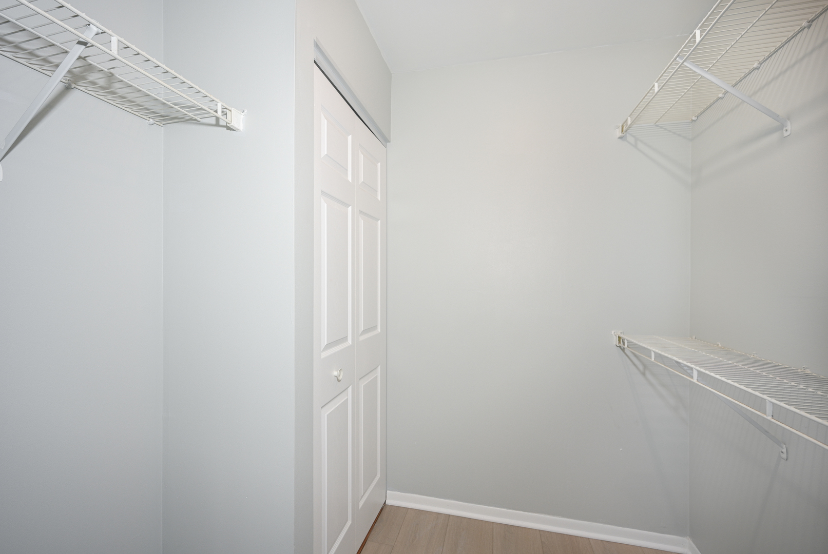 2S723 Winchester Circle #4, Warrenville, IL 60555