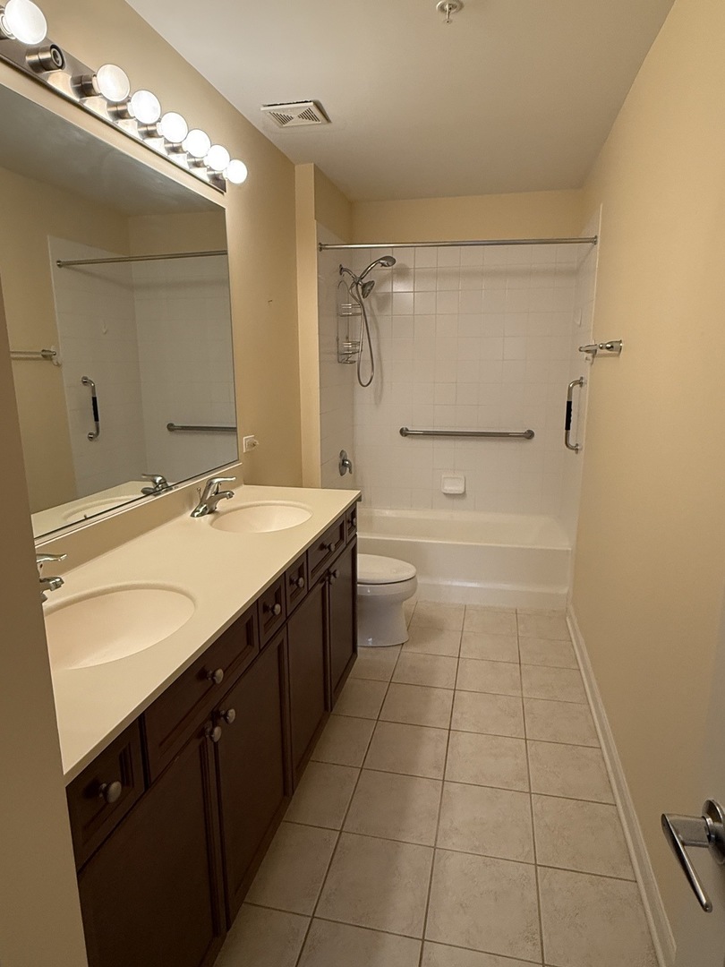 255 E Liberty Drive #309, Wheaton, IL 60187