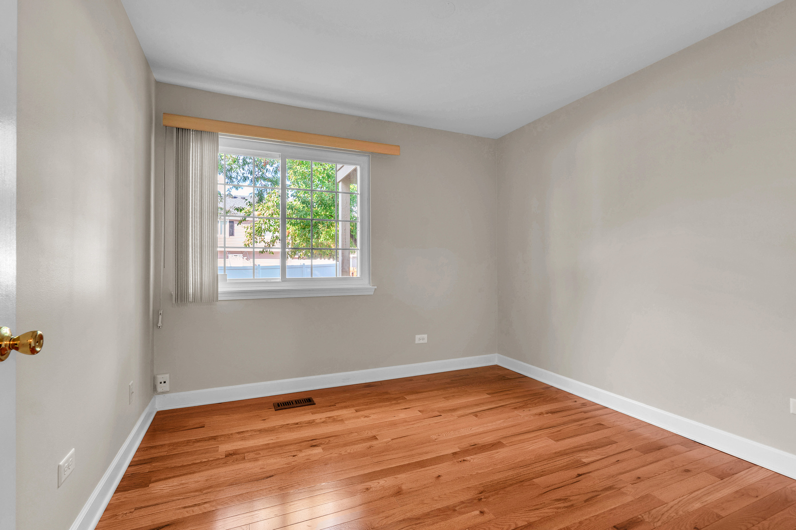 330 Ashford Circle #4, Bartlett, IL 60103