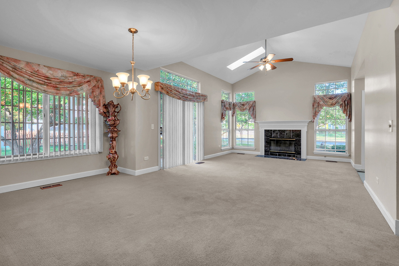 330 Ashford Circle #4, Bartlett, IL 60103