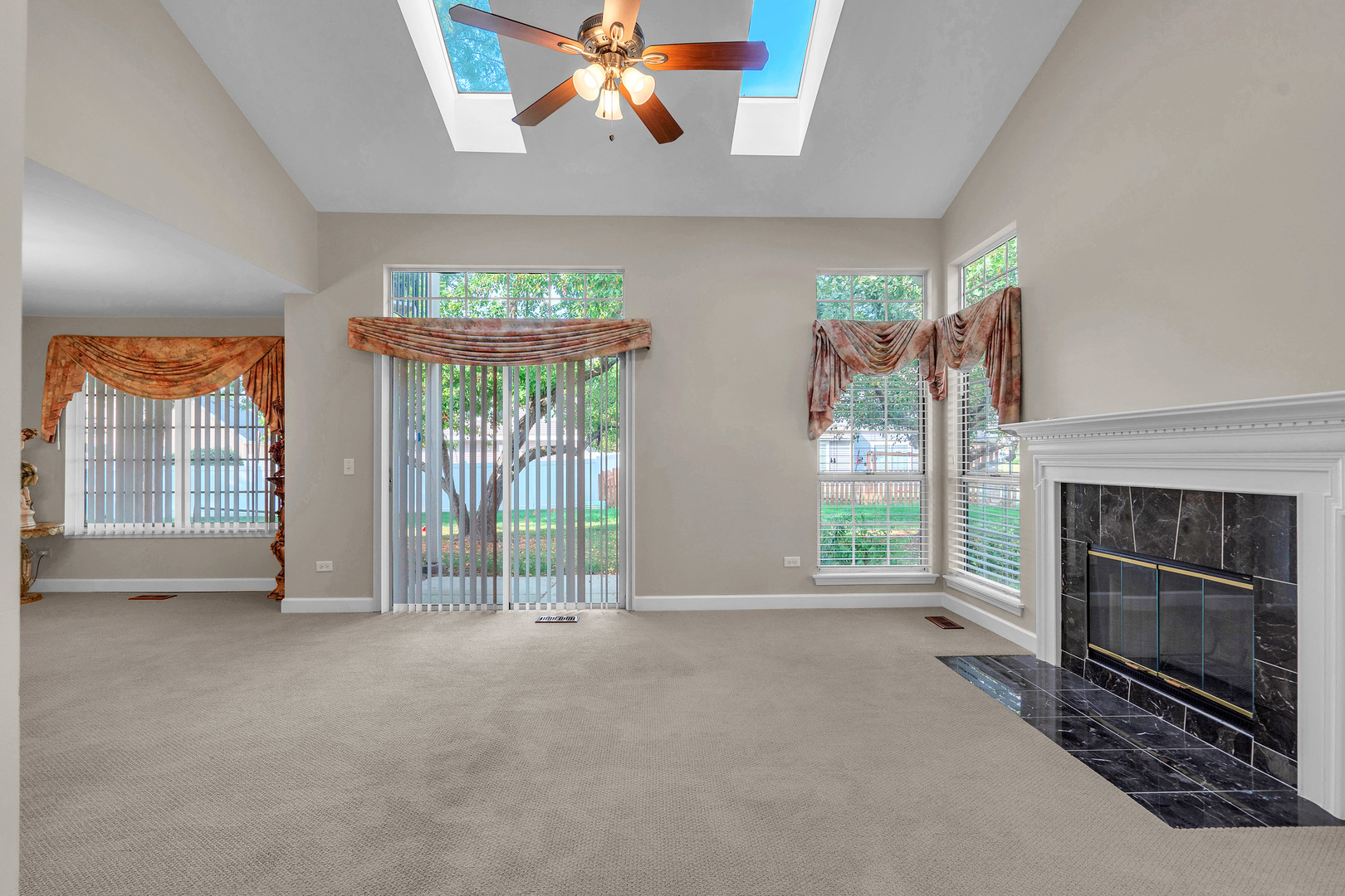 330 Ashford Circle #4, Bartlett, IL 60103