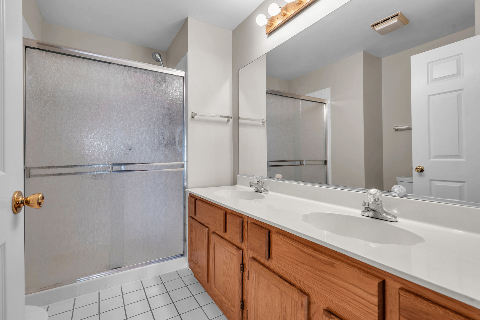 330 Ashford Circle #4, Bartlett, IL 60103