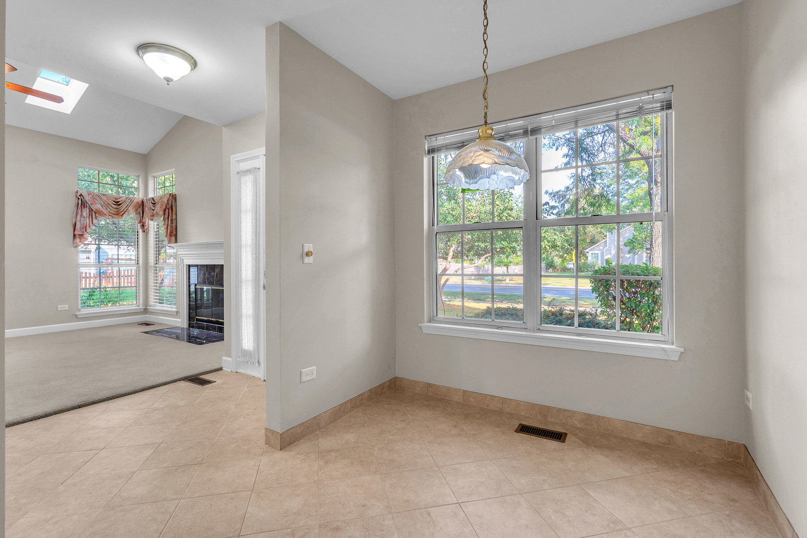 330 Ashford Circle #4, Bartlett, IL 60103