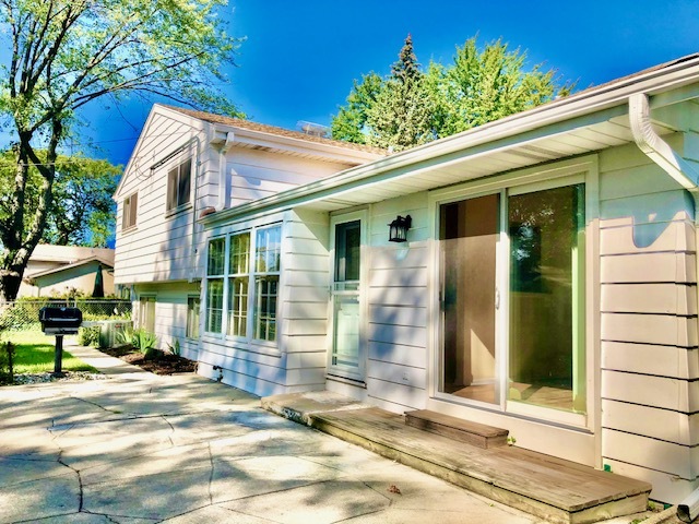 2112 N Kennicott Drive, Arlington Heights, IL 60004