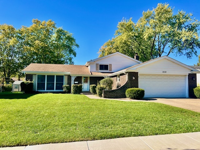 2112 N Kennicott Drive, Arlington Heights, IL 60004