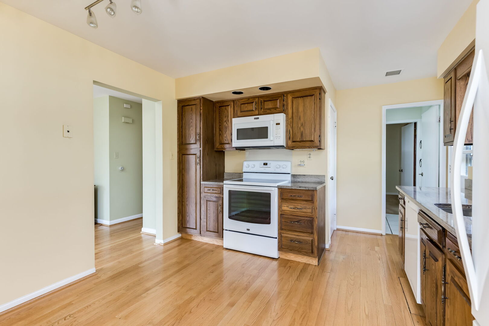 333 E Huntington Lane, Elmhurst, IL 60126