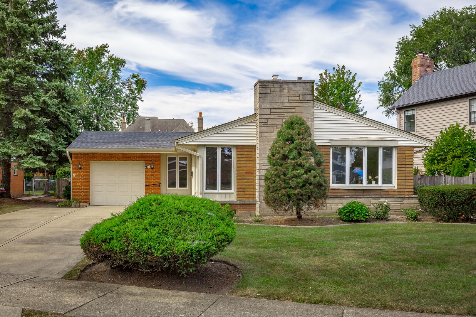 333 E Huntington Lane, Elmhurst, IL 60126