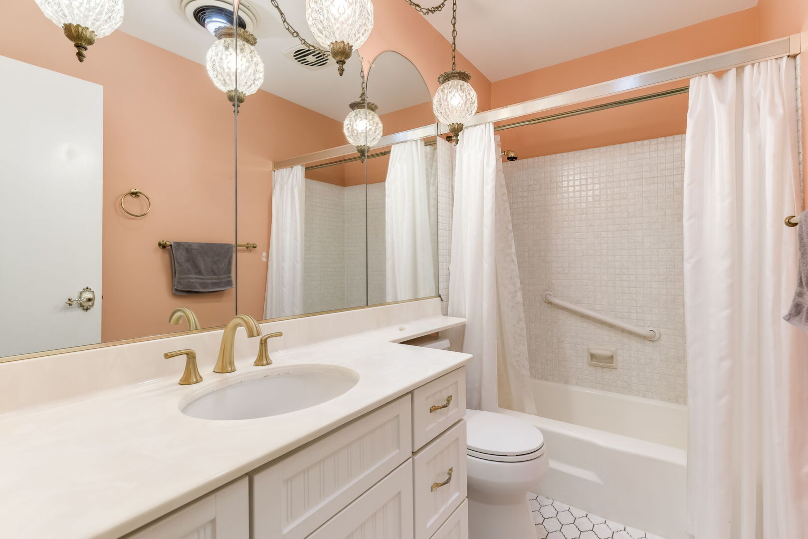 333 E Huntington Lane, Elmhurst, IL 60126