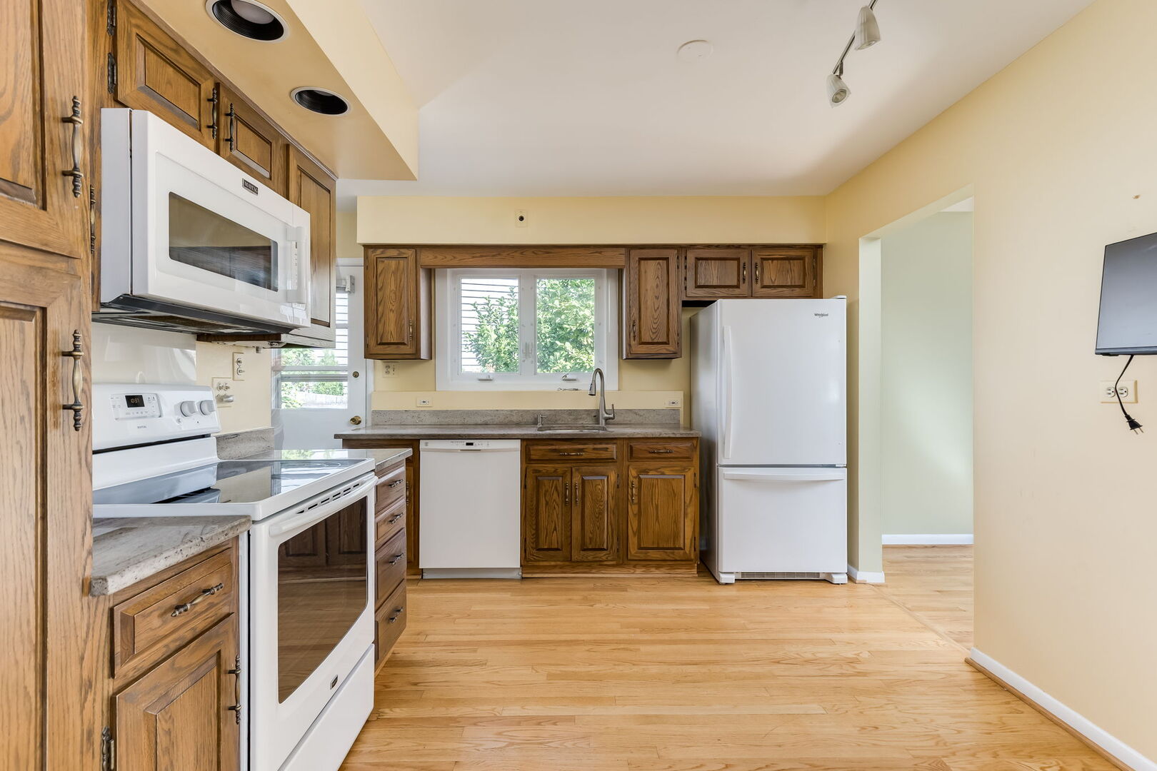 333 E Huntington Lane, Elmhurst, IL 60126