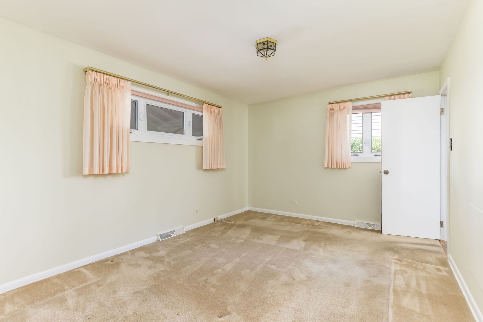 333 E Huntington Lane, Elmhurst, IL 60126