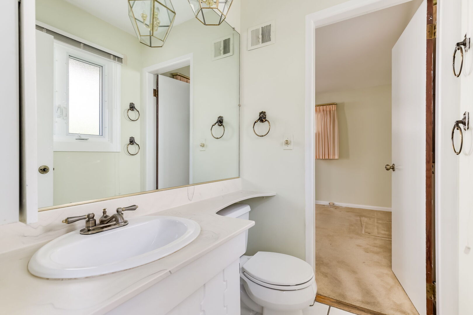 333 E Huntington Lane, Elmhurst, IL 60126