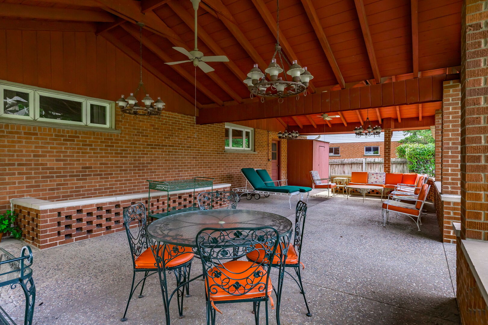 333 E Huntington Lane, Elmhurst, IL 60126