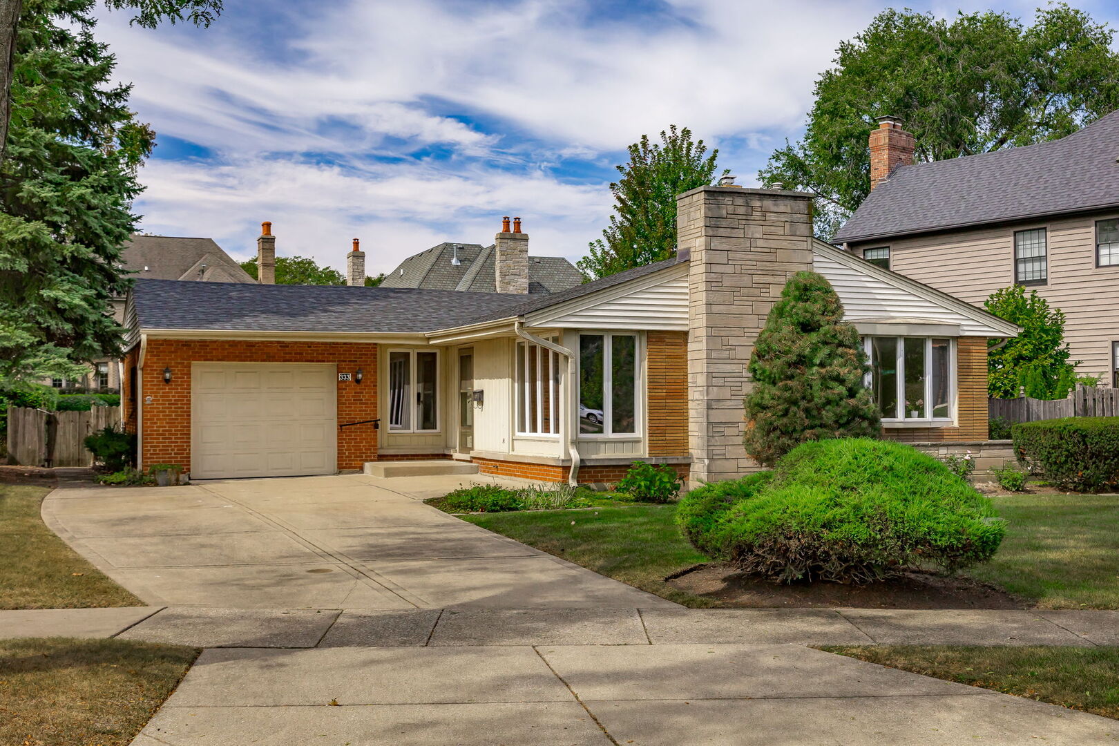 333 E Huntington Lane, Elmhurst, IL 60126