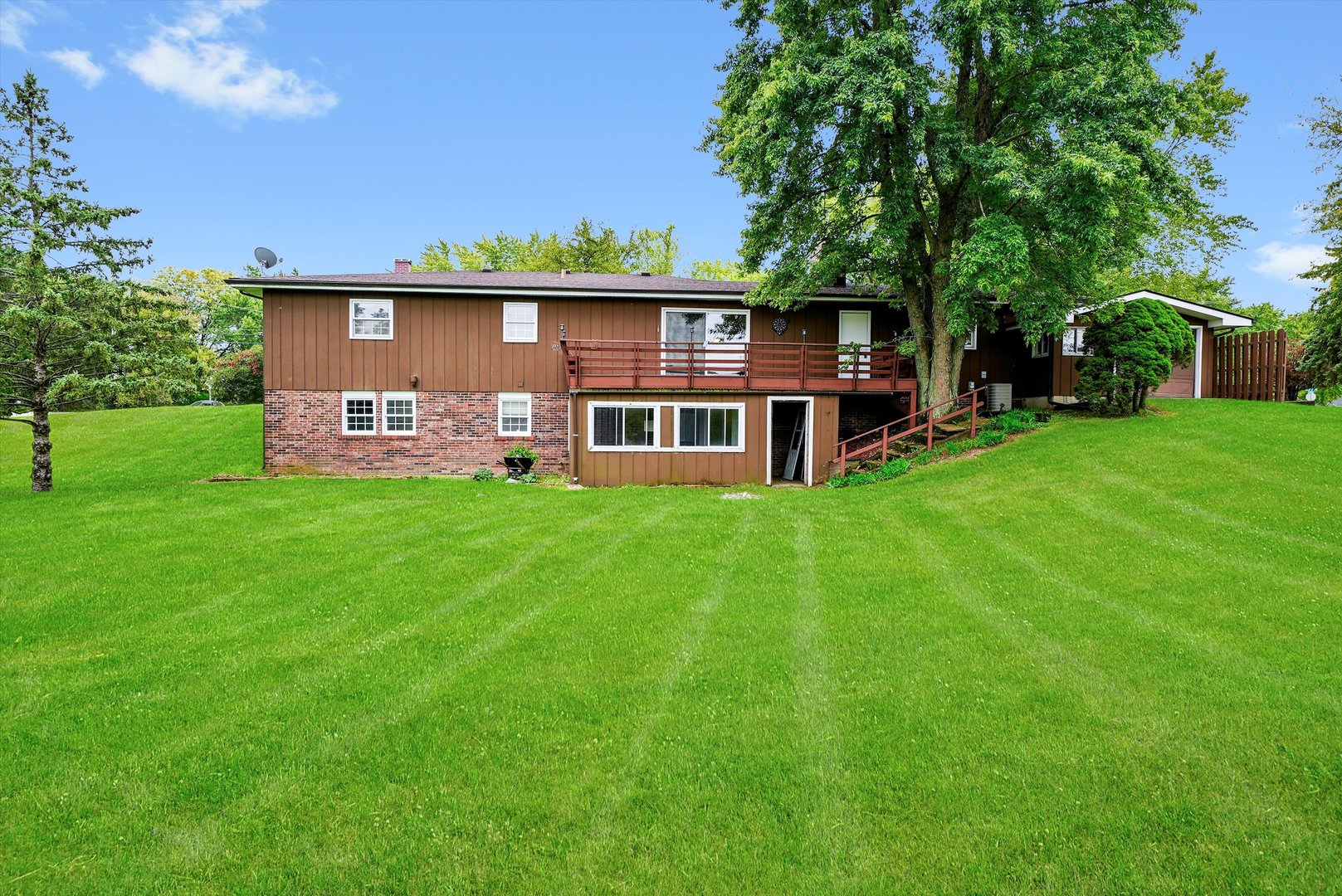 1406 W Lincoln Road, McHenry, IL 60051