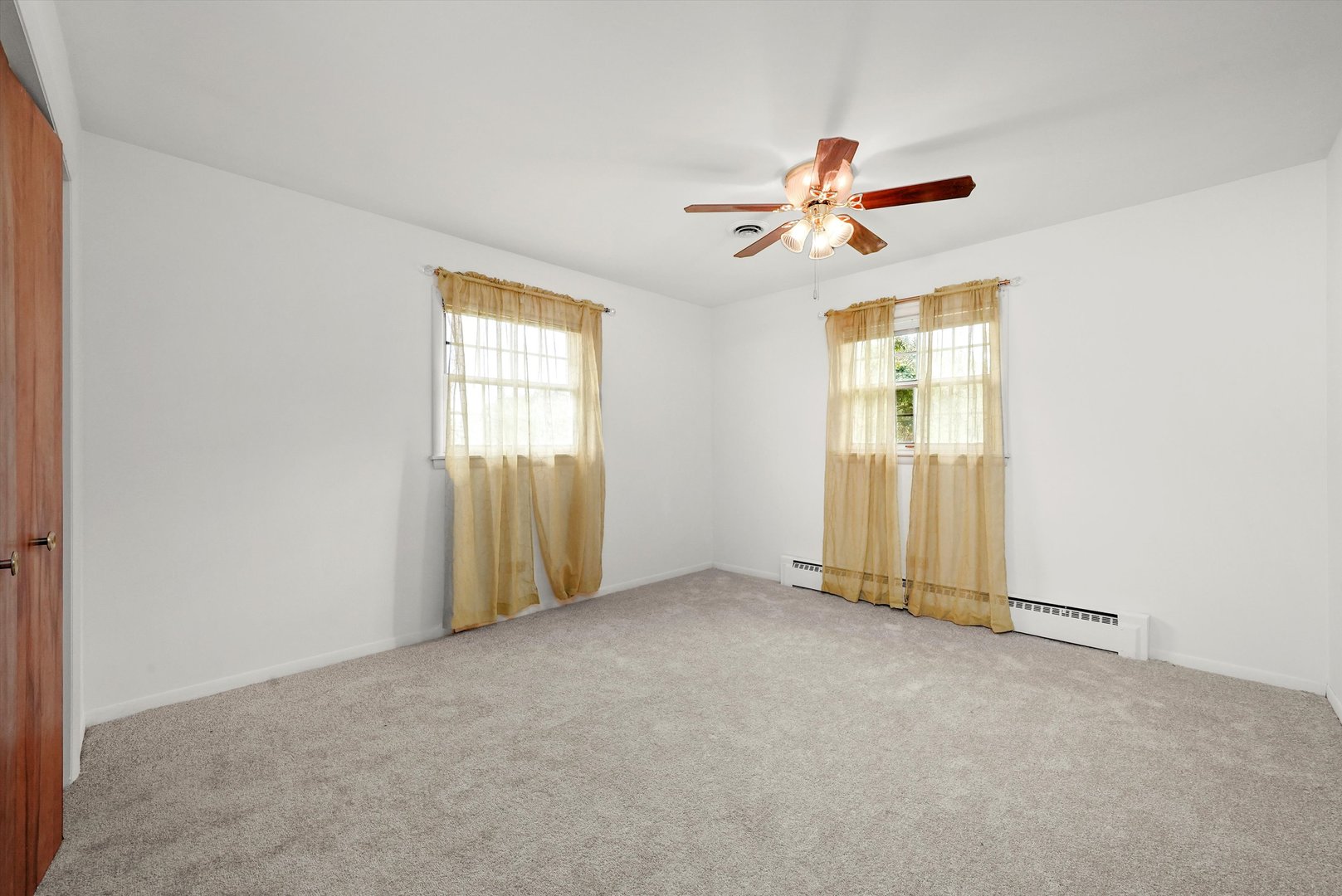 1406 W Lincoln Road, McHenry, IL 60051