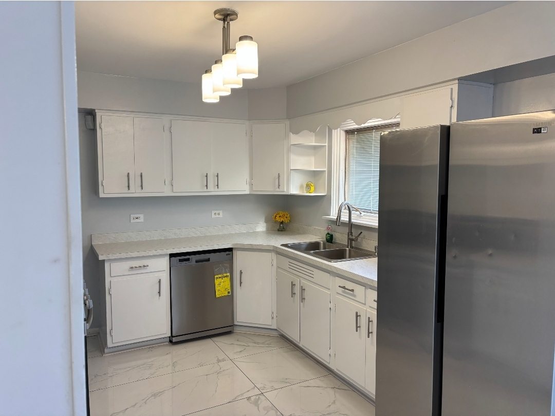 519 E 161st Street, South Holland, IL 60473