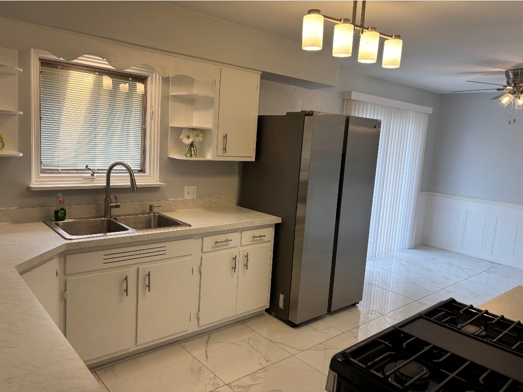 519 E 161st Street, South Holland, IL 60473