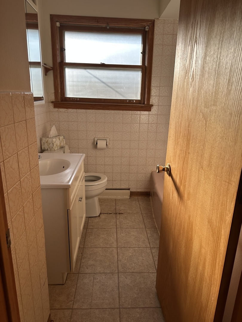 404 Emmerson Avenue, Itasca, IL 60143