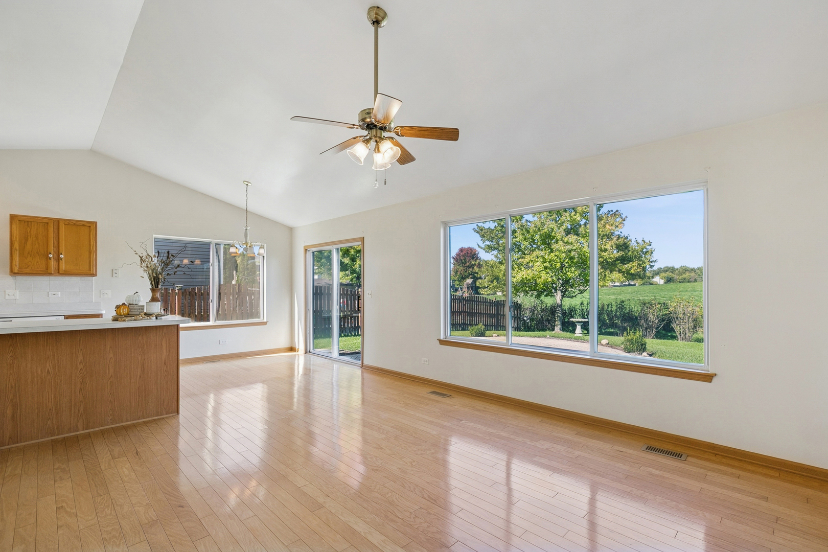 811 Tiffany Farms Road, Antioch, IL 60002