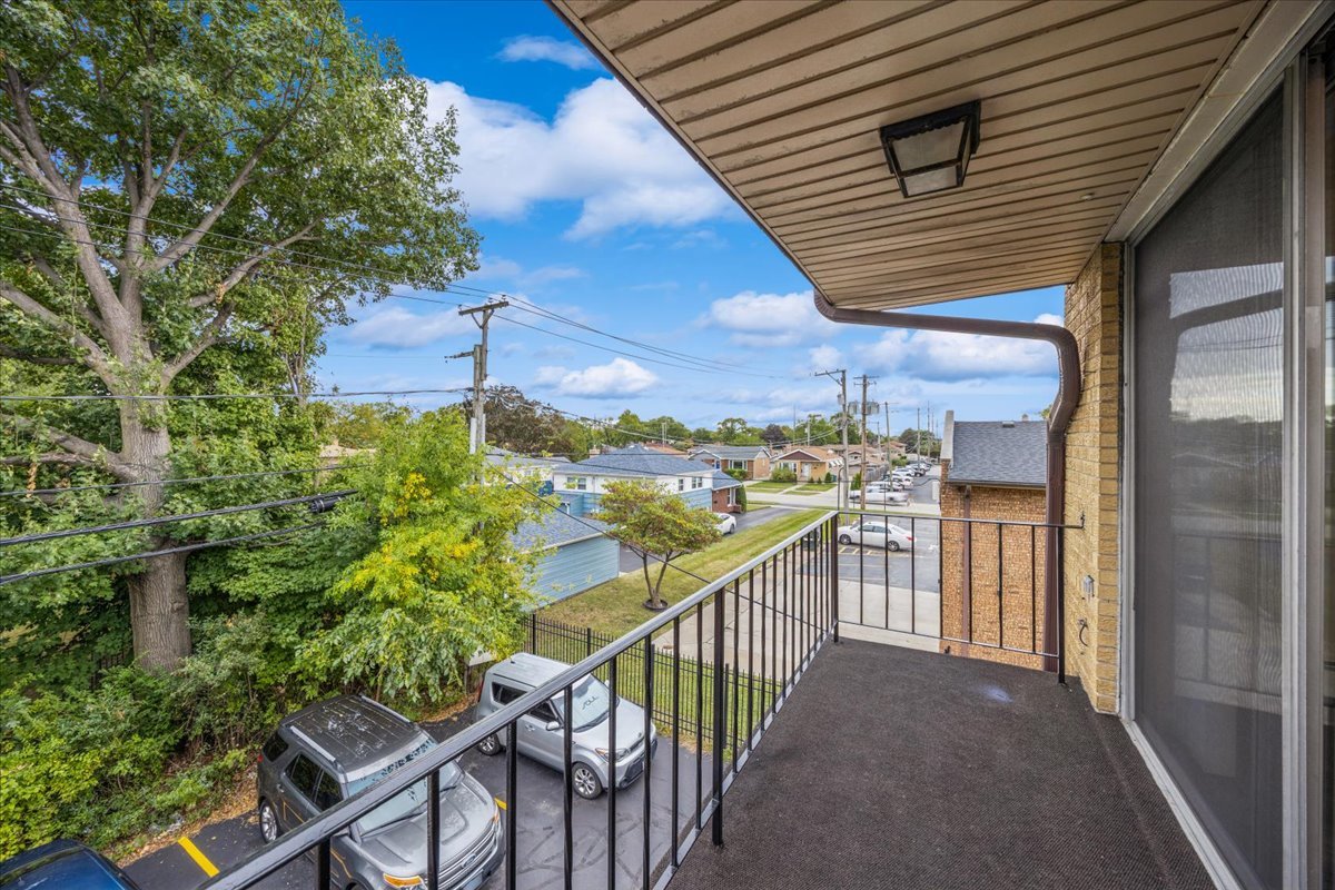 9821 S Cicero Avenue #8, Oak Lawn, IL 60453