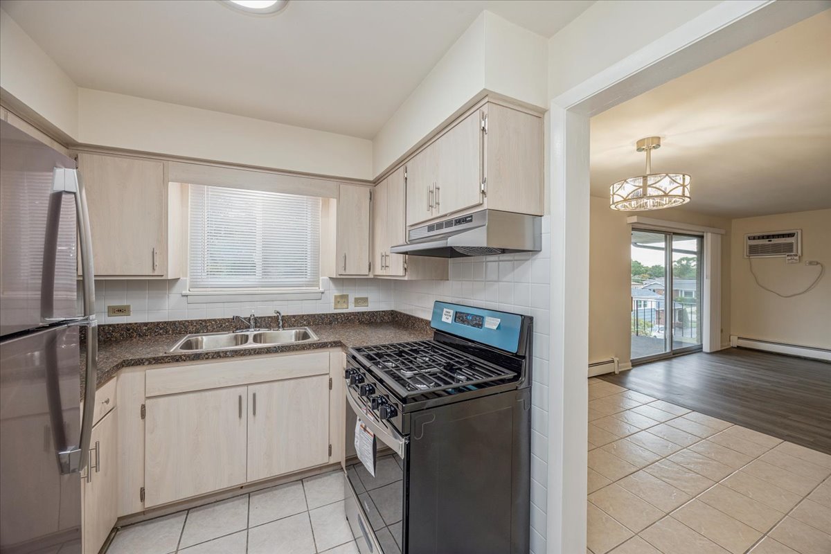 9821 S Cicero Avenue #8, Oak Lawn, IL 60453