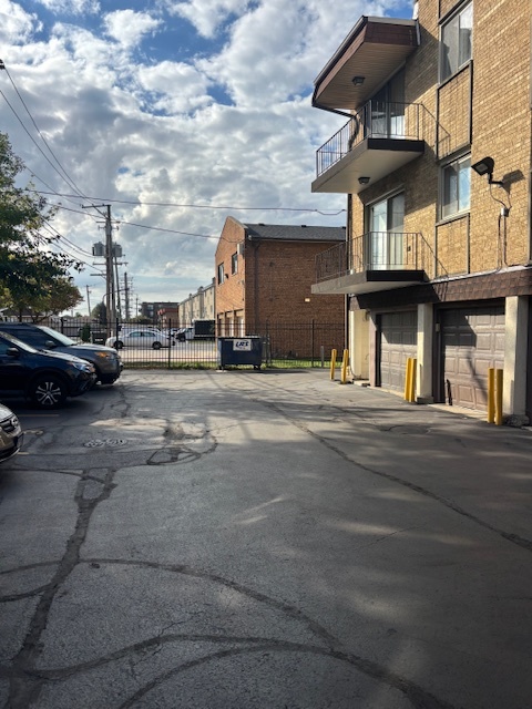 9821 S Cicero Avenue #8, Oak Lawn, IL 60453