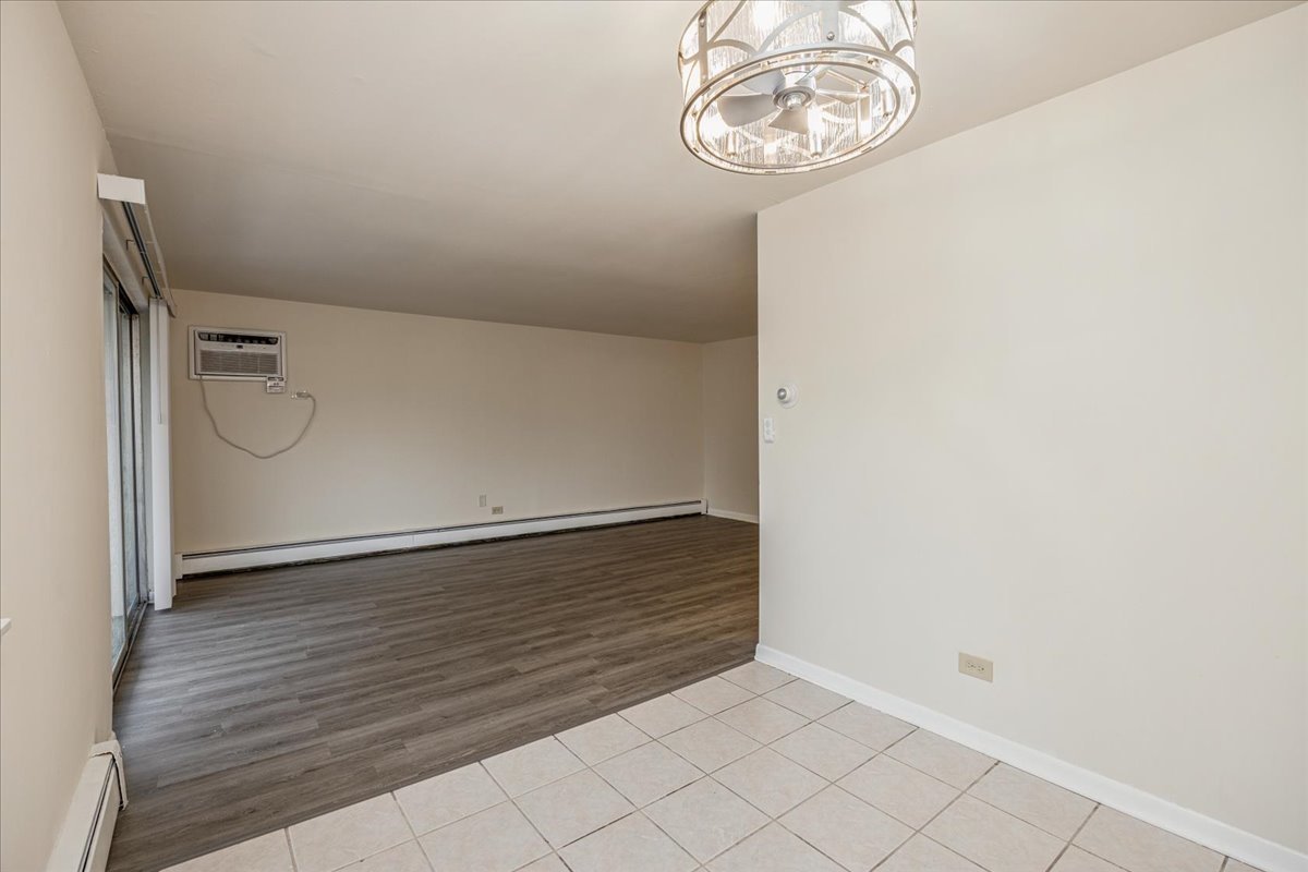 9821 S Cicero Avenue #8, Oak Lawn, IL 60453