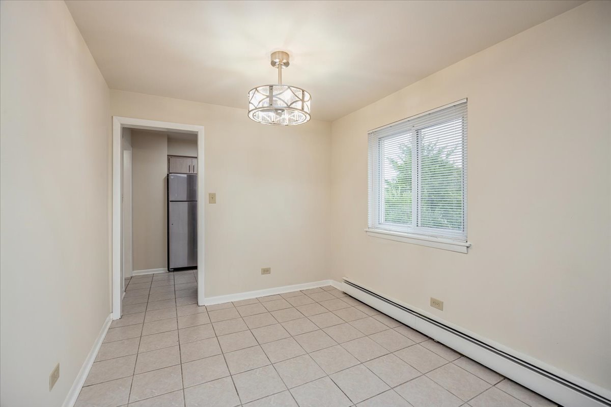 9821 S Cicero Avenue #8, Oak Lawn, IL 60453