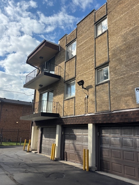 9821 S Cicero Avenue #8, Oak Lawn, IL 60453