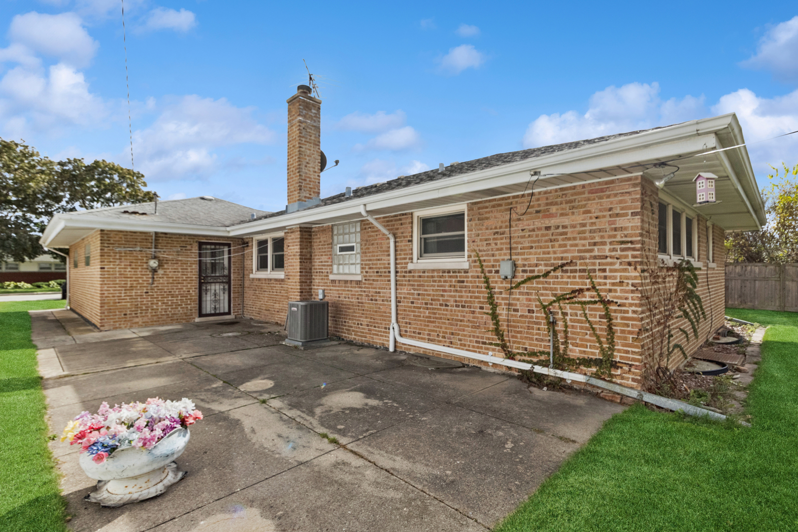 5704 N Ozark Avenue, Chicago, IL 60631