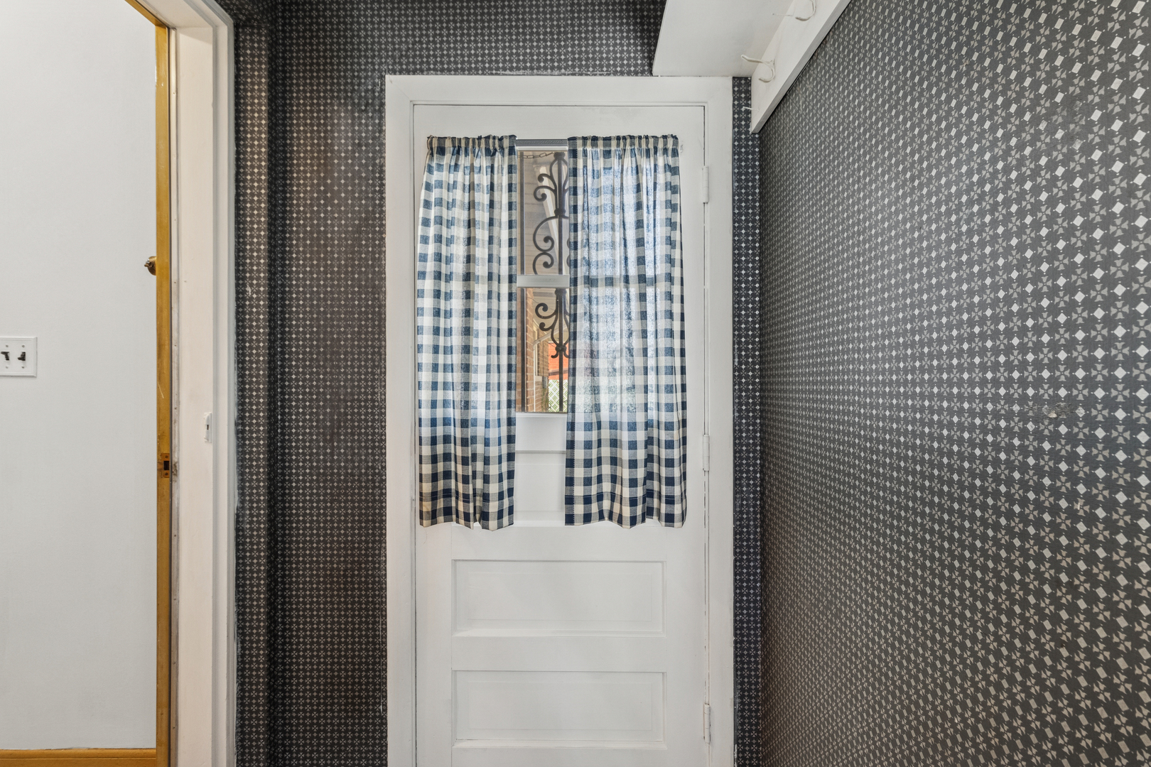 5704 N Ozark Avenue, Chicago, IL 60631