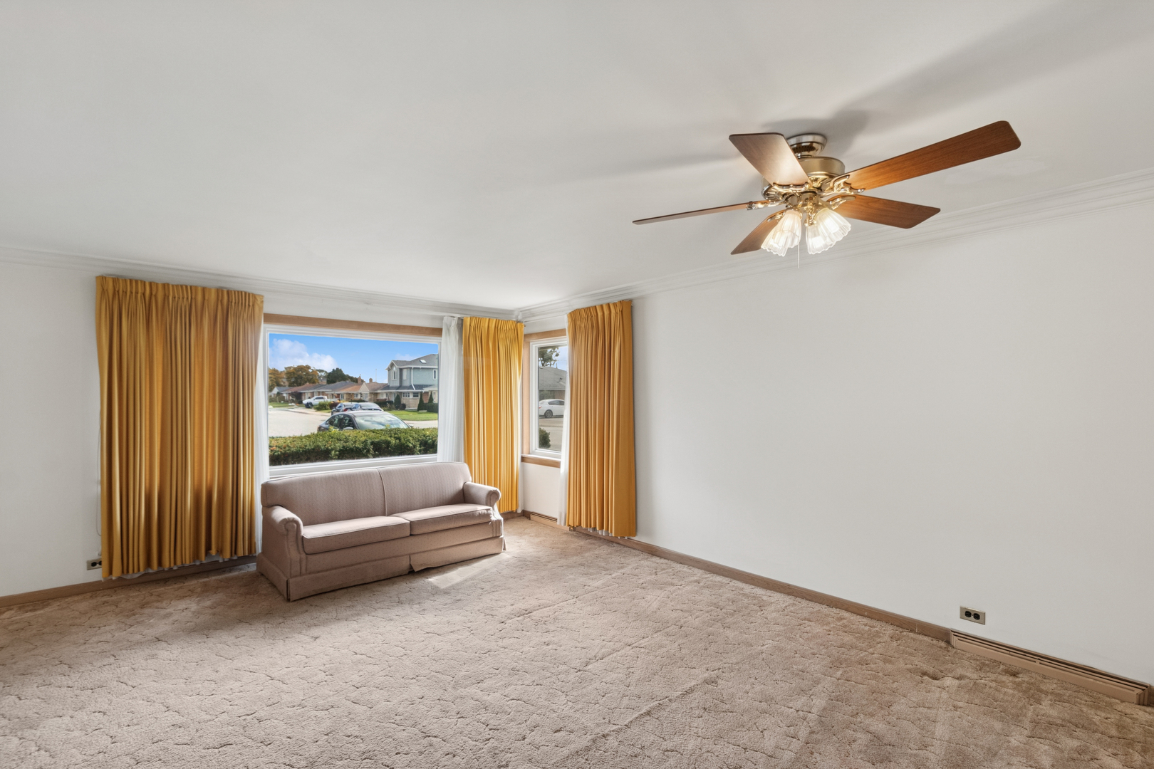 5704 N Ozark Avenue, Chicago, IL 60631