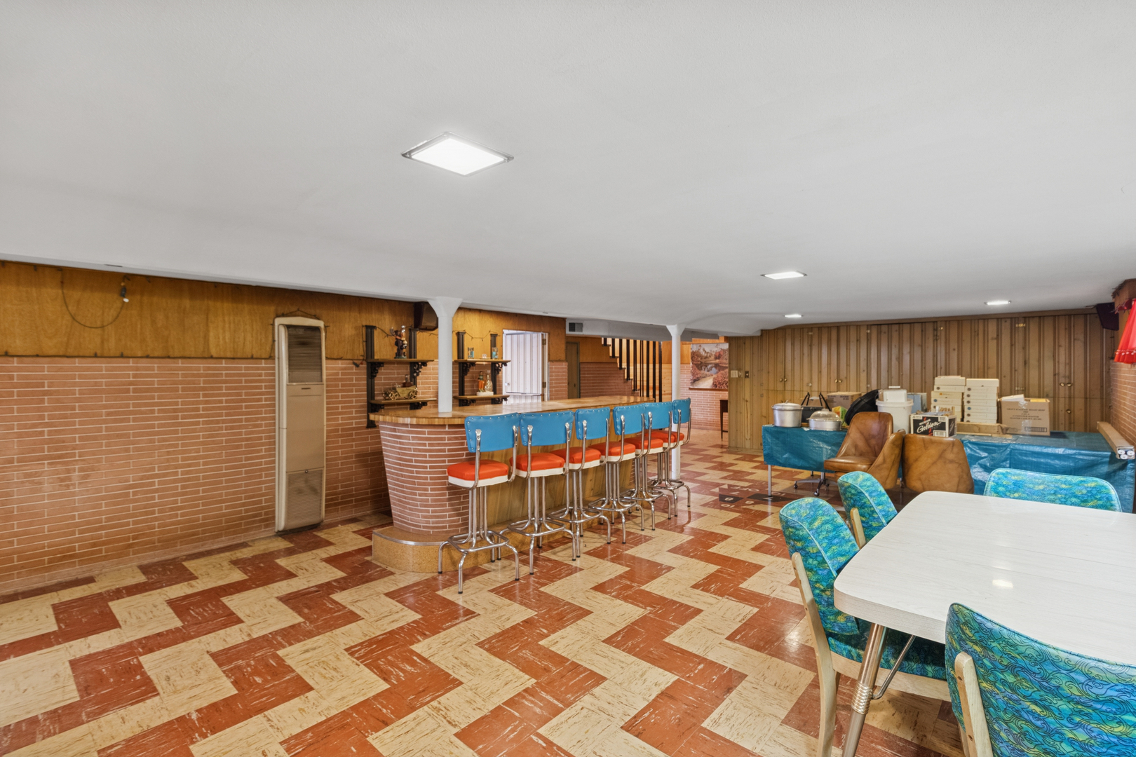 5704 N Ozark Avenue, Chicago, IL 60631