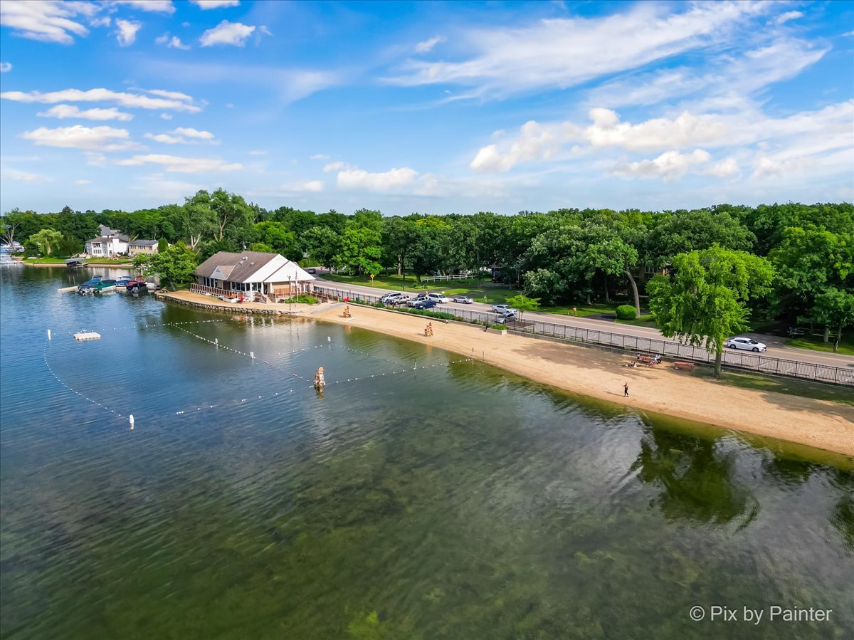 1398 Floresta Vista Lane, Crystal Lake, IL 60014