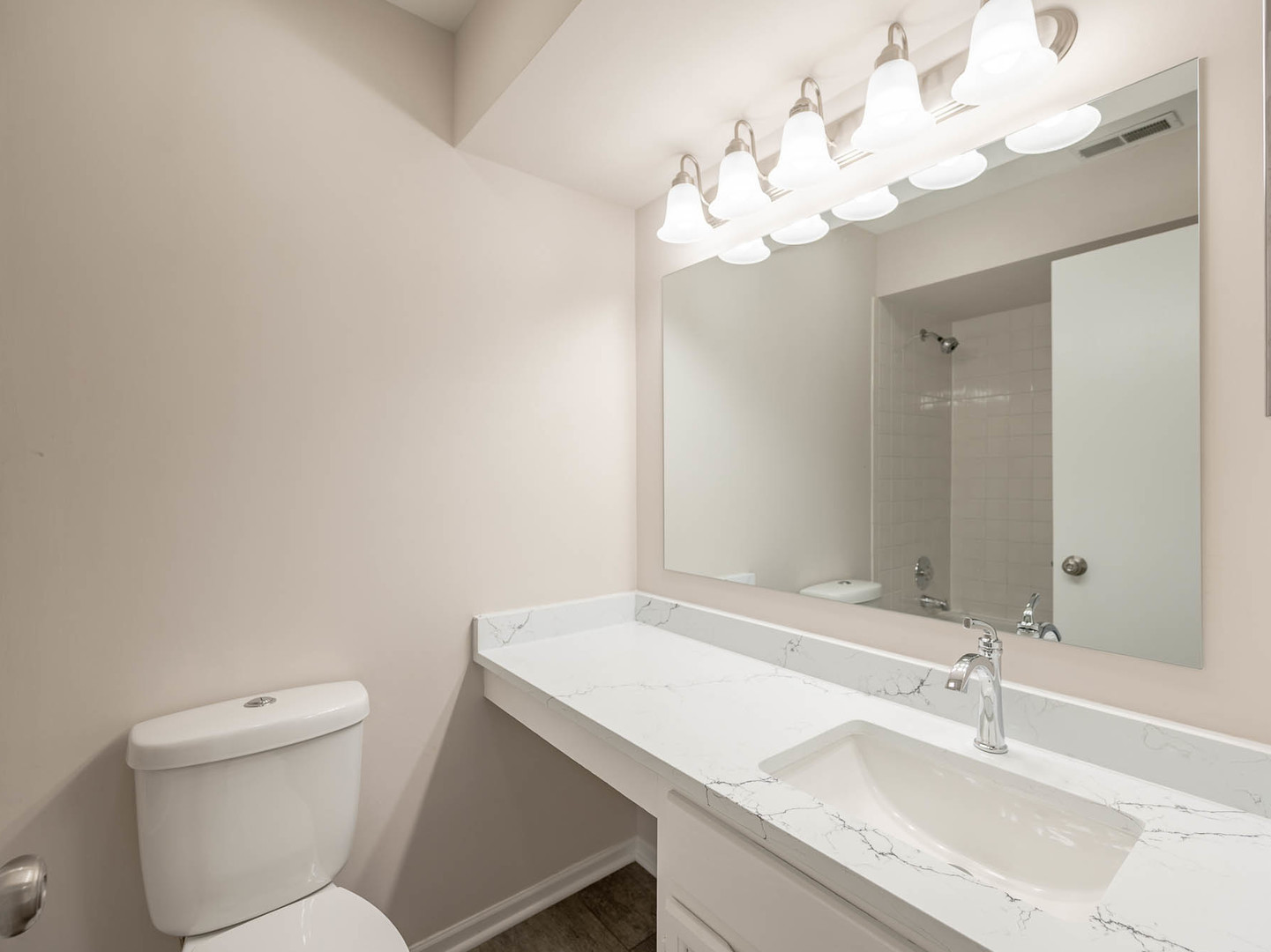 790 Daybreak Lane #21-7, Carol Stream, IL 60188