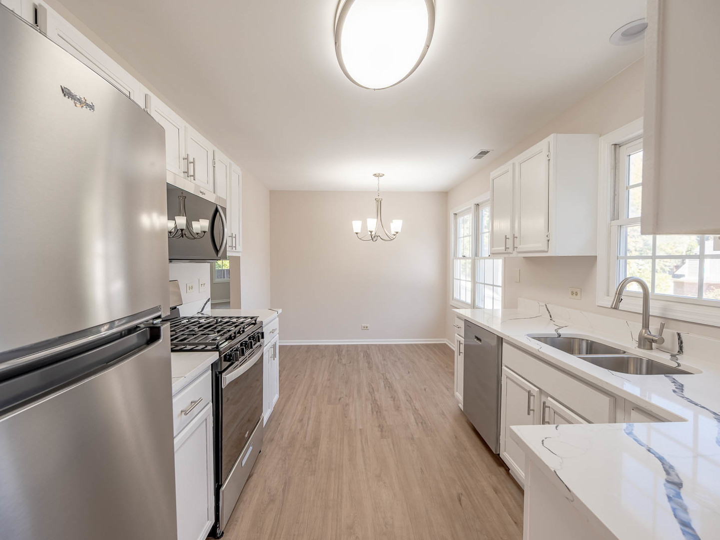 790 Daybreak Lane #21-7, Carol Stream, IL 60188