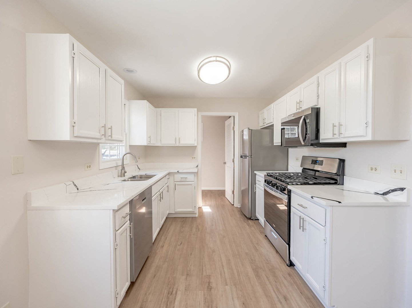 790 Daybreak Lane #21-7, Carol Stream, IL 60188