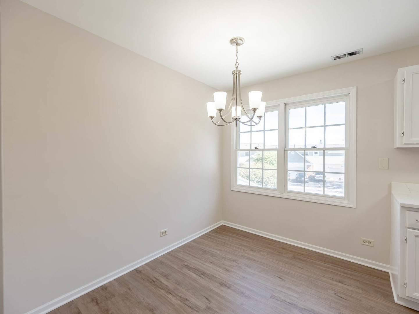 790 Daybreak Lane #21-7, Carol Stream, IL 60188