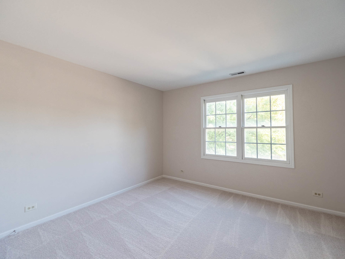 790 Daybreak Lane #21-7, Carol Stream, IL 60188