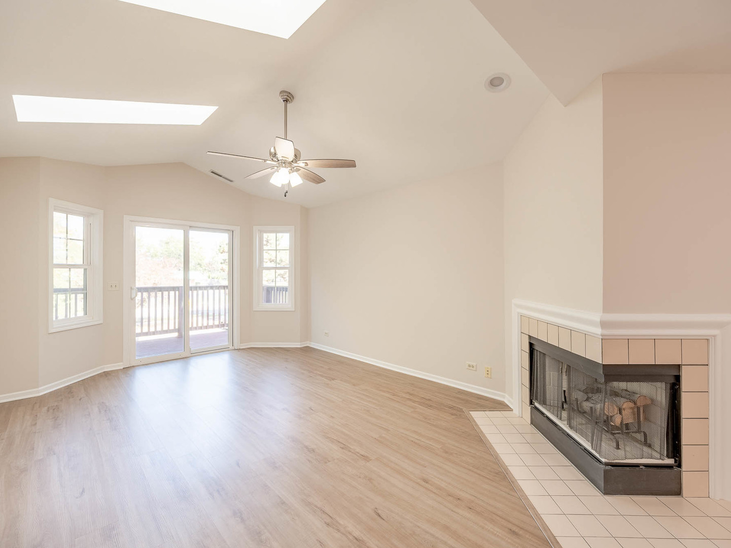 790 Daybreak Lane #21-7, Carol Stream, IL 60188