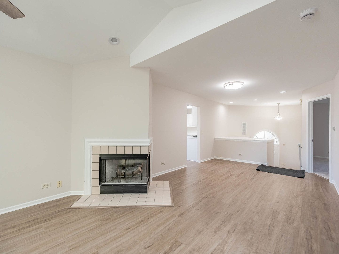 790 Daybreak Lane #21-7, Carol Stream, IL 60188