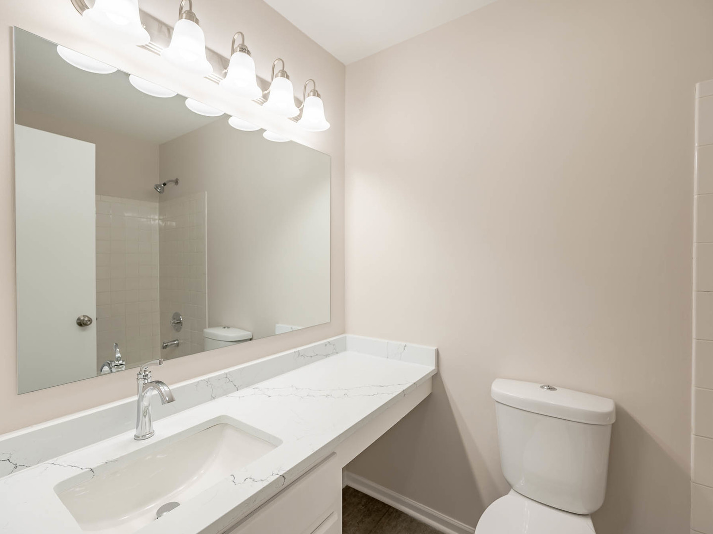 790 Daybreak Lane #21-7, Carol Stream, IL 60188