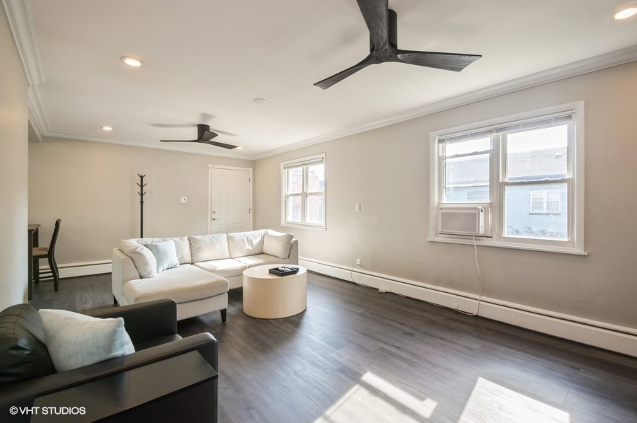 2621 W Gregory Street #2N, Chicago, IL 60625