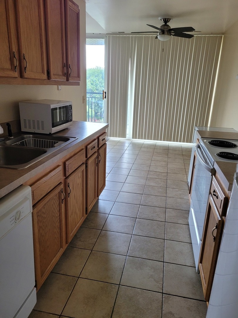 6010 oakwood Drive #5B, Lisle, IL 60532