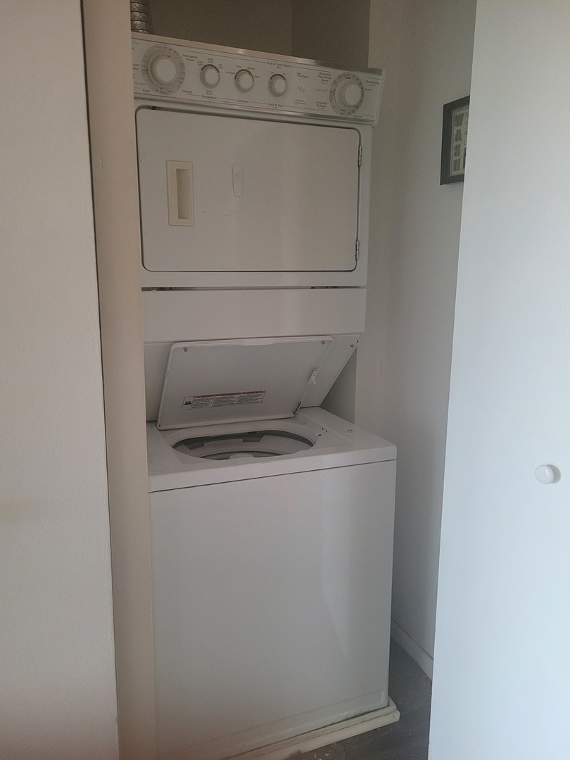 6010 oakwood Drive #5B, Lisle, IL 60532